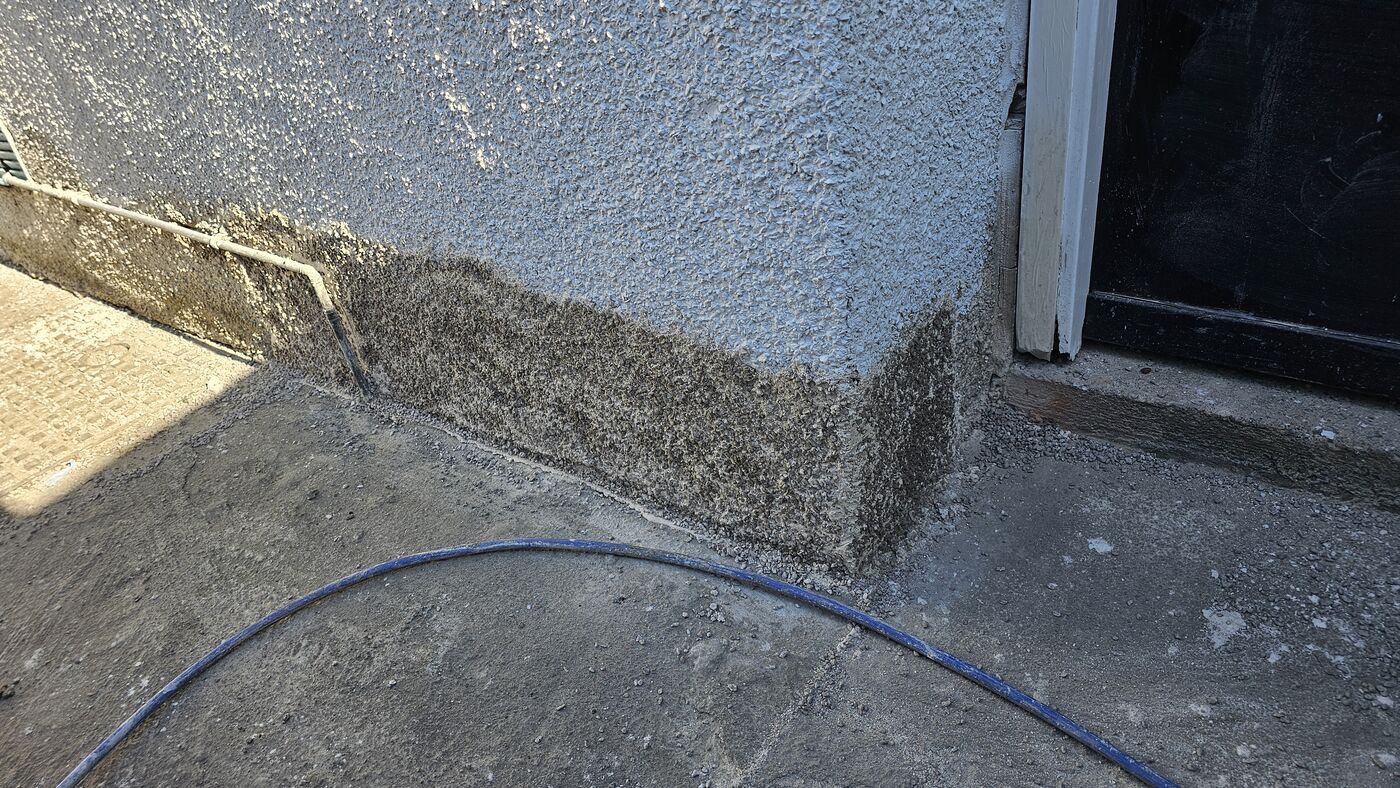 Aggregate coat applied to the repaired roughcast section — Brightons, Falkirk.